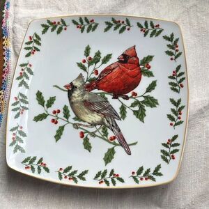 Vintage Cardinals Holly 8” plate by living Quarters .